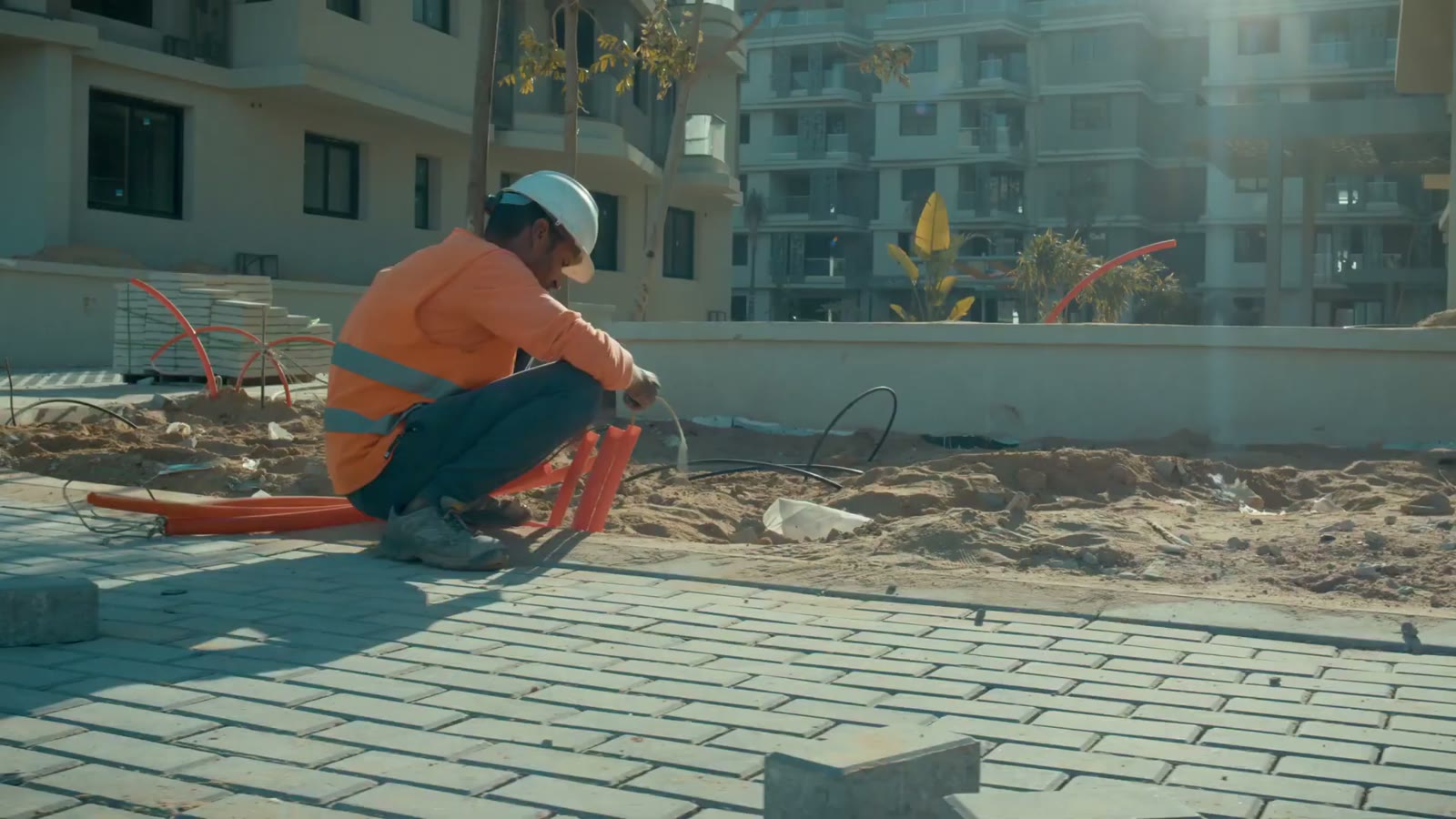 عامل بيرص بلاط الشارع